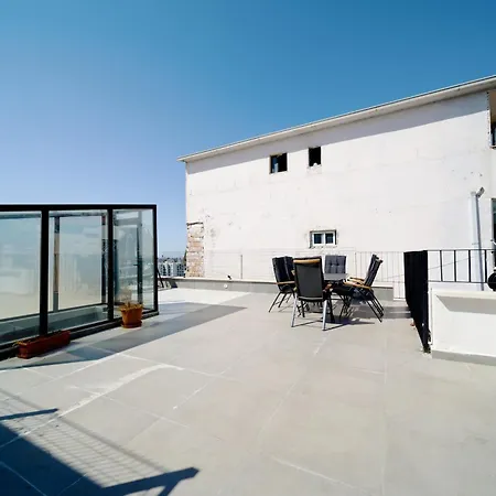 Cityview Penthouse With Private Veranda *