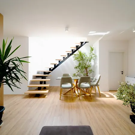 Cityview Penthouse With Private Veranda