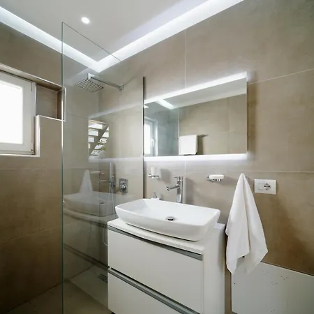 Apartment Cityview Penthouse With Private Veranda